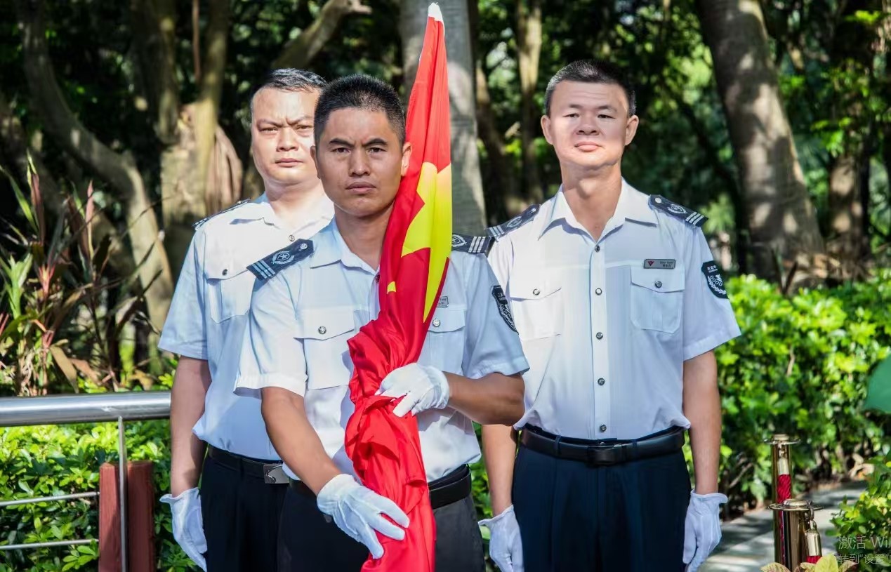 参加升国旗仪式3.jpg